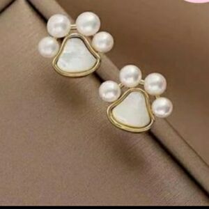 Closet Clearout Last Chance-Gold Pearl Paw Print Stud Earrings